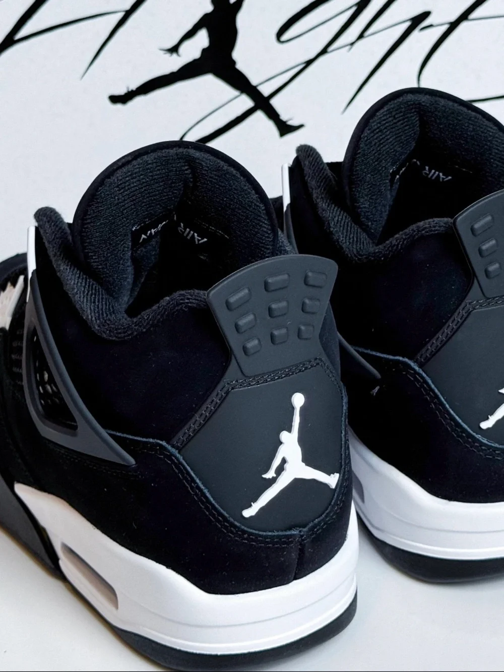 Air Jordan 4 Retro “White Thunder” Men’s Sneakers - Picture 4 of 5